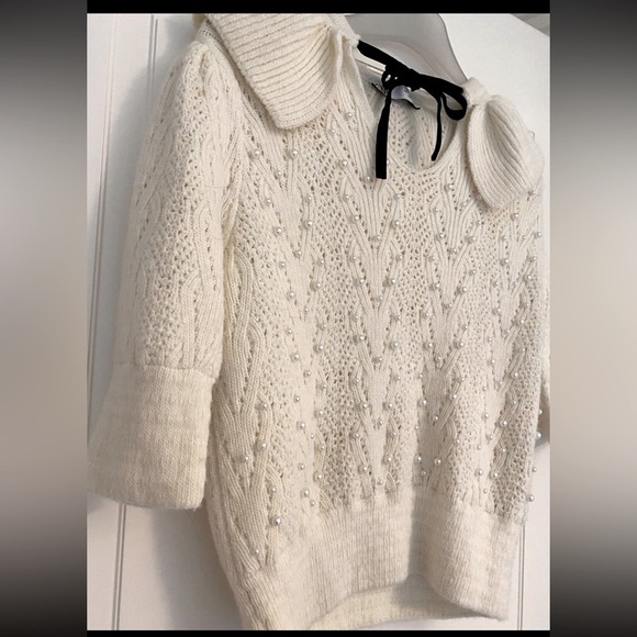 Sweaters - Elegant Sweater with Pearl Accents